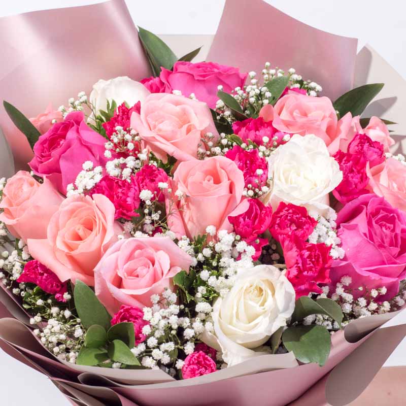粉紅玫瑰與康乃馨花束